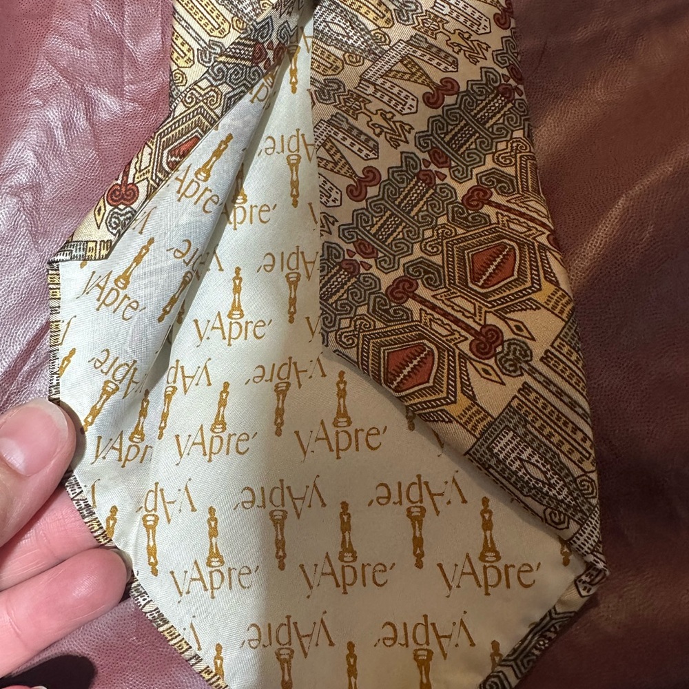 Geometric Patterned Tie - Picture 4 of 5
